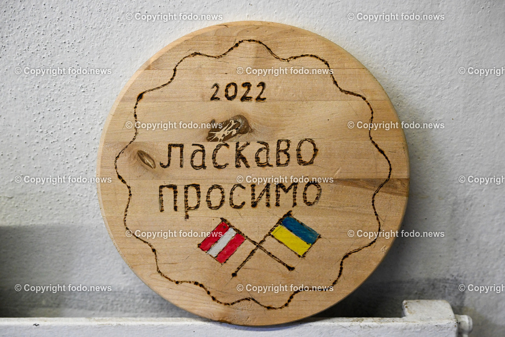 PVZ_ Postverteilerzentrum Linz_ Asylunterkunft_ 21.03.2023-44 | 21.03.20123, Postcity, PVZ, AUT, Postverteilerzentrum Linz, Asylunterkunft, im Bild Rotes Kreuz, Asylunterkunft wird geraeumt, Lager, Schlafstelle, Halle