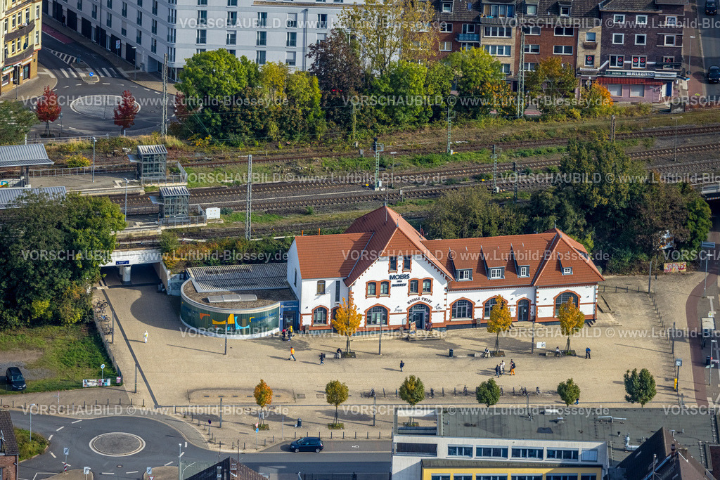 Moers241013013 | Luftbild, Bahnhof Moers Hbf, Deutsche Bahn AG, Bahnhofsgebäude mit Vorplatz, Moers, Moers, Ruhrgebiet, Nordrhein-Westfalen, Deutschland
