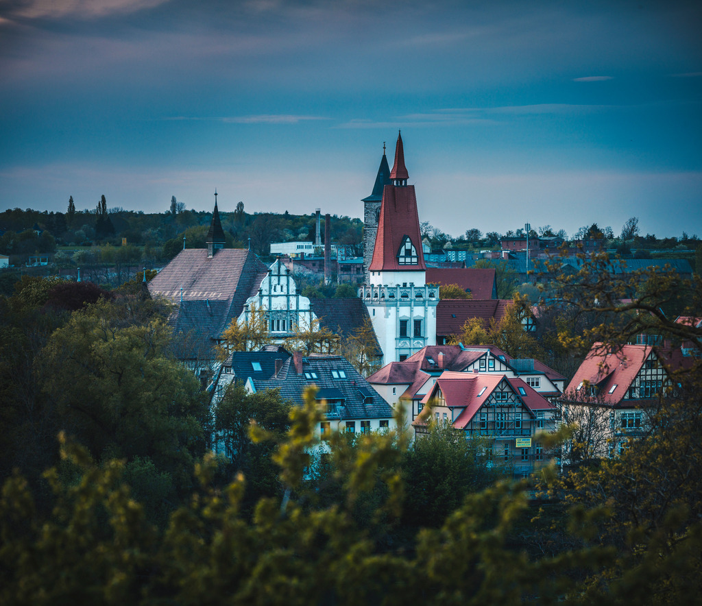 Kurhaus von Bernburg zur blauen Stunde | Wir machen aus Ihren Bildern Erinnerungen für die Ewigkeit | Hochwertige Fotografien für Ihr zu Hause. - Realisiert mit Pictrs.com