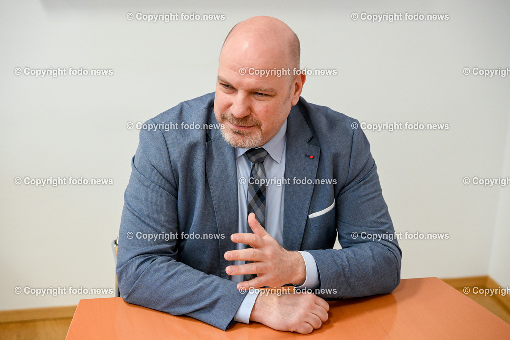 Peter Binder (3.Landtagspraesident_ SP)_ 17.04.2023-2 | 17.04.2023, Linz, AUT, Peter Binder (3. Landtagspraesident, SP), im Bild Peter Binder (3. Landtagspraesident, SP, Ooe Landtag)