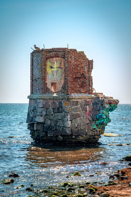 Alter Pegelturm am Kap Arkona | der alte Pegelturm am Kap Arkona als Ruina in der Ostsee.