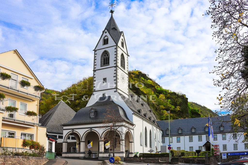 Kamp Bornhofen-4411 | Die Wallfahrtskirche Kamp Bornhofen wird jährlich von vielen Pilgern besucht. - Realisiert mit Pictrs.com