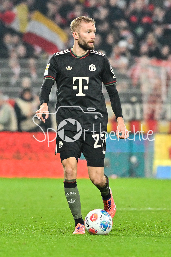 1. FC Union Berlin - FC Bayern München | Berlin, DEUTSCHLAND - 8. NOVEMBER: am Ball Konrad LAIMER (FC Bayern Munich 27), Einzelfoto / Freisteller während dem Bundesligamatch zwischen dem 1. FC Union Berlin und dem FC Bayern München am 10. Spieltag im Stadion an der alten Försterei am 8. November 2025 in Berlin, Germany / DFL REGULATIONS PROHIBIT ANY USE OF PHOTOGRAPHS AS IMAGE SEQUENCES AND/OR QUASI-VIDEO