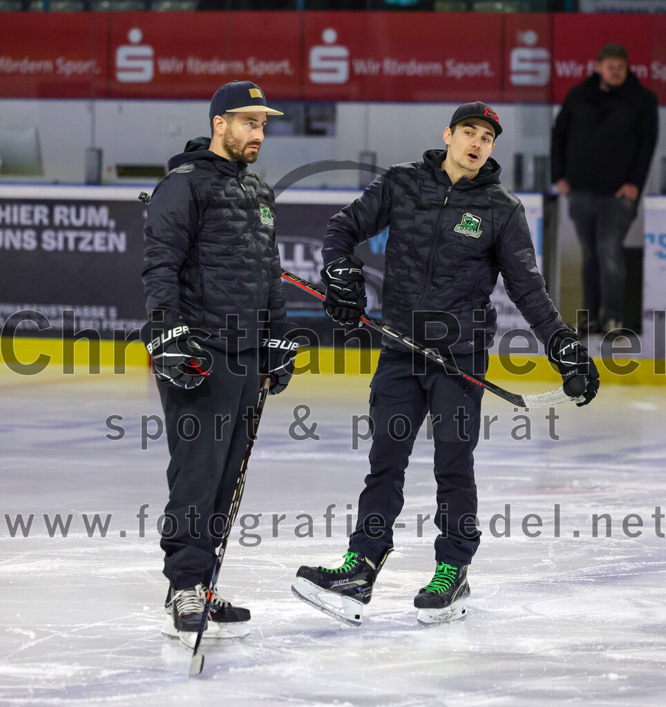 2025-12-14_106_TSV_Erding_gegen_ECDC_Memmingen_Indians | Erding, Deutschland, 14.12.2025:Eishockey, Oberliga Süd 2025 / 2026, 26. Spieltag, TSV Erding gegen ECDC Memmingen Indians, Endergebnis: 1:2Foto: Christian Riedel / fotografie-riedel.net