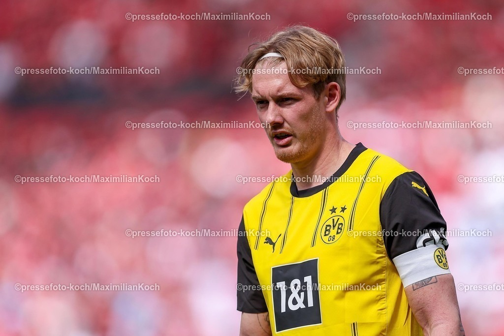 B0411052503378 | 11.05.2025, Fußball, Bayer 04 Leverkusen - Borussia Dortmund, 1. Fußball Bundesliga, 33. Spieltag, BayArena, Saison 2024 2025: Julian Brandt (BVB #10) DFB regulations prohibit any use of photographs as image sequences and or quasi-video.