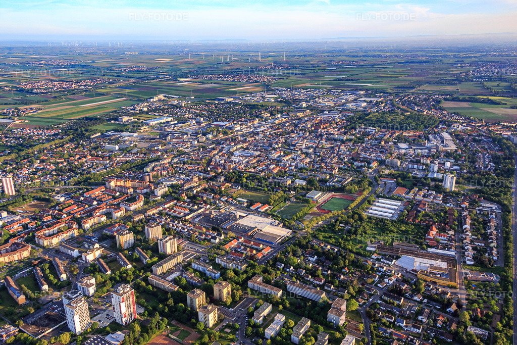 Luftbild: Stadtübersicht aus Süden mit Bender GmbH (a Berry Global company) in Frankenthal im Bundesland Rheinland-Pfalz in Deutschland. Foto: IMG_088640.jpg vom 20.05.2016 durch Werner Riehm/FLY-FOTO.deGlobal leader in producing responsible packaging | Amcor