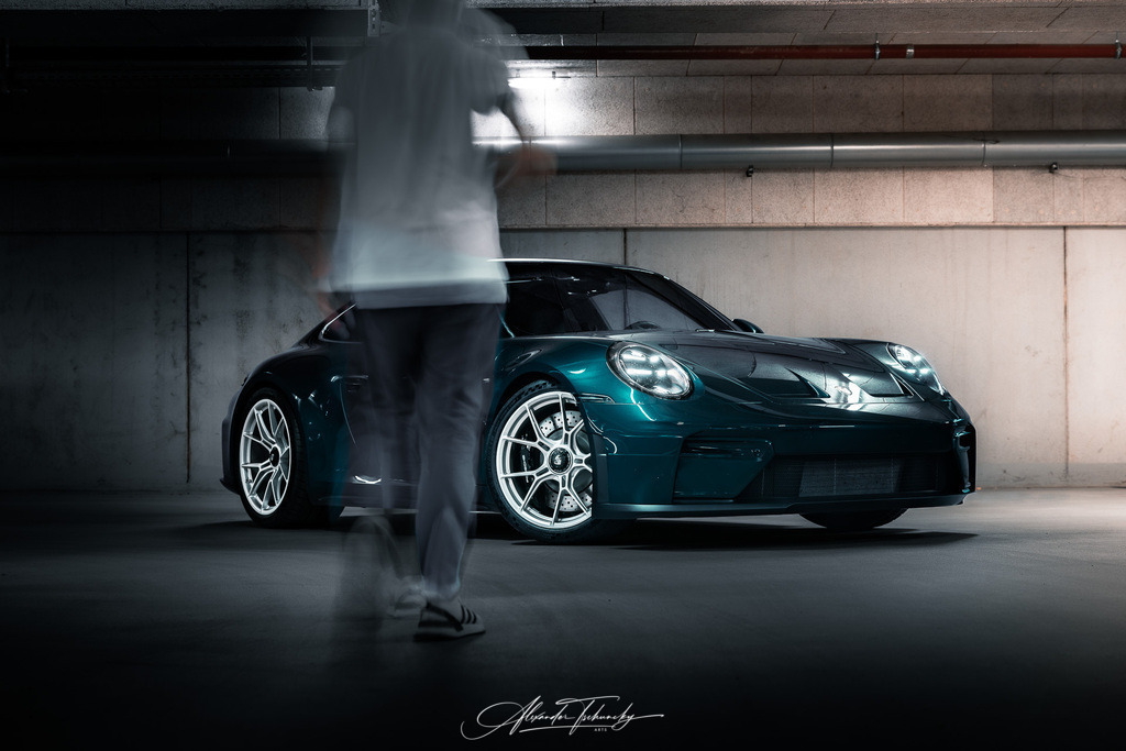911 GT3 Touring Arlogrünmetallic | Entdecken Sie die faszinierende Welt von Alexander Tschuncky Arts: Kreative Fotografie, atemberaubende Automobilkunst und hochwertiger Bilderdruck. Lassen Sie sich inspirieren! - Realisiert mit Pictrs.com