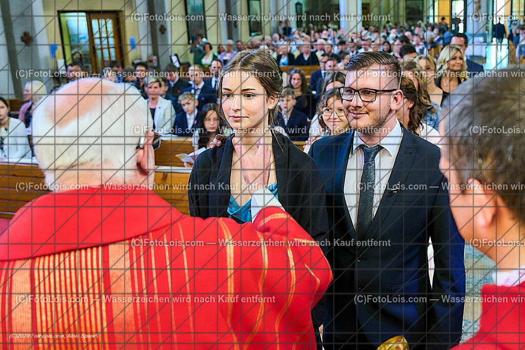 ALP2503_Pfarrfirmung Wieselburg_Sakrament der Firmung | (C)FotoLois.com, Alois Spandl, Pfarrfirmung in Wieselburg mit Firmspender Eduard Gruber (ehemaliger Generalvikar der Diözese St. Pölten), Sa 3. Juni 2023.