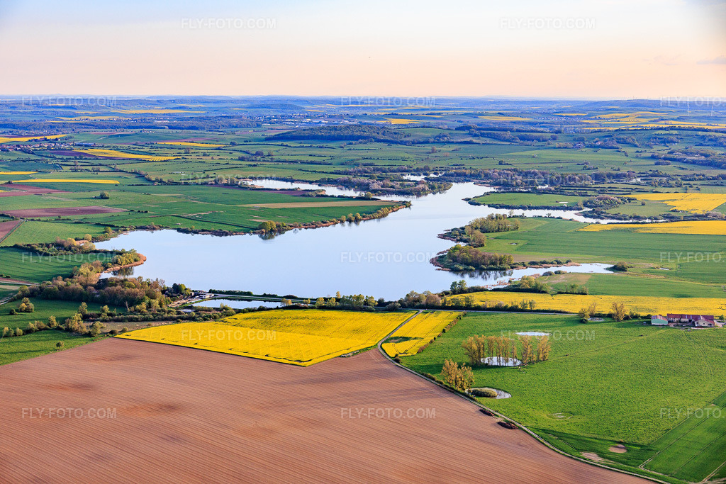 Aerial view: Etang Du Bischwald nature reserve in Bistroff in the state Moselle, France.Photo: IMG_154758.jpg taken on 04/17/2026 by Werner Riehm/FLY-FOTO.comResolution of the original: 6000 x 4000 px