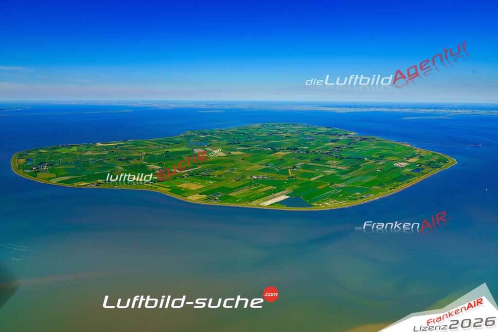Das Luftbild der Stadt Pellworm wurde 2018 vom Flugzeug heraus erstellt (keine Drohne) Aufnahmehöhe ca.400 Meter- hohe Auflösung für beste Druck-Qualität