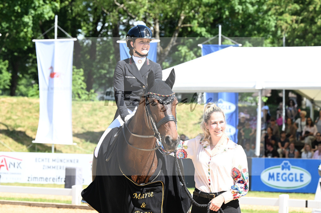 Goldenes Reitabzeichen_Marie Sohler_11253388 | hf-fotografie - Realisiert mit Pictrs.com