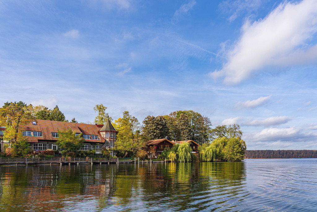 Blick über den See Breiter Luzin auf die Stadt Feldberg | Blick über den See Breiter Luzin auf die Stadt Feldberg.