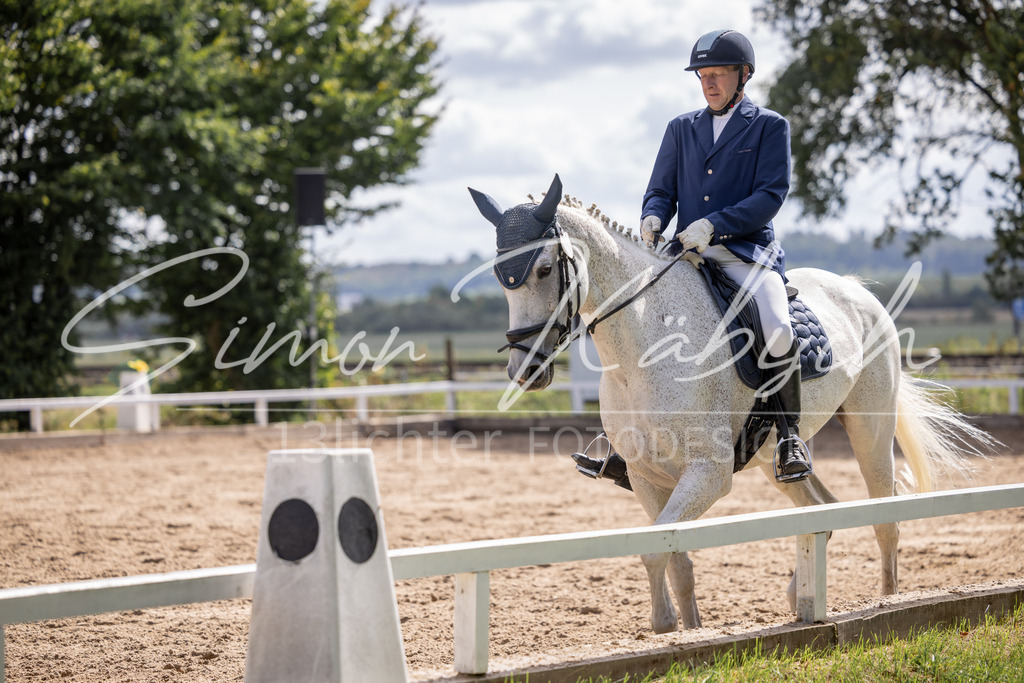 20260905-_3LI7814 | Tierfotografie Pferde, Hunde, Katzen, Haustiere.
Turnierfotografie Reitturniere, Reiten, Springreiten, Dressur in Hanau, dem Main-Kinzig-Kreis und dem Rhein-Main- Gebiet um Frankfurt