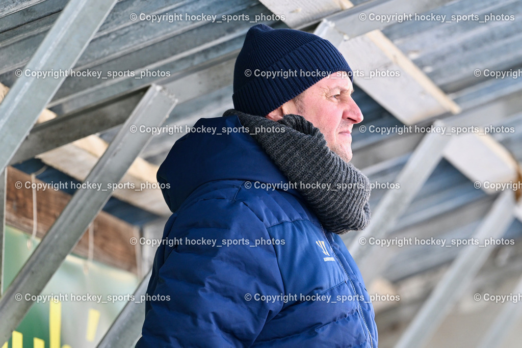 EC Tigers Paternion vs. EC FELD AM SEE/DSG LEDENITZEN | Headcoach EC Tigers Paternion SCHELLANDER Hannes, EC Tigers Paternion vs. EC FELD AM SEE/DSG LEDENITZEN, EC Tigers Paternion vs. EC FELD AM SEE/DSG LEDENITZEN am 04.01.2026 in Paternion (Eislaufplatz Paternion), Austria, (Photo by Bernd Stefan)