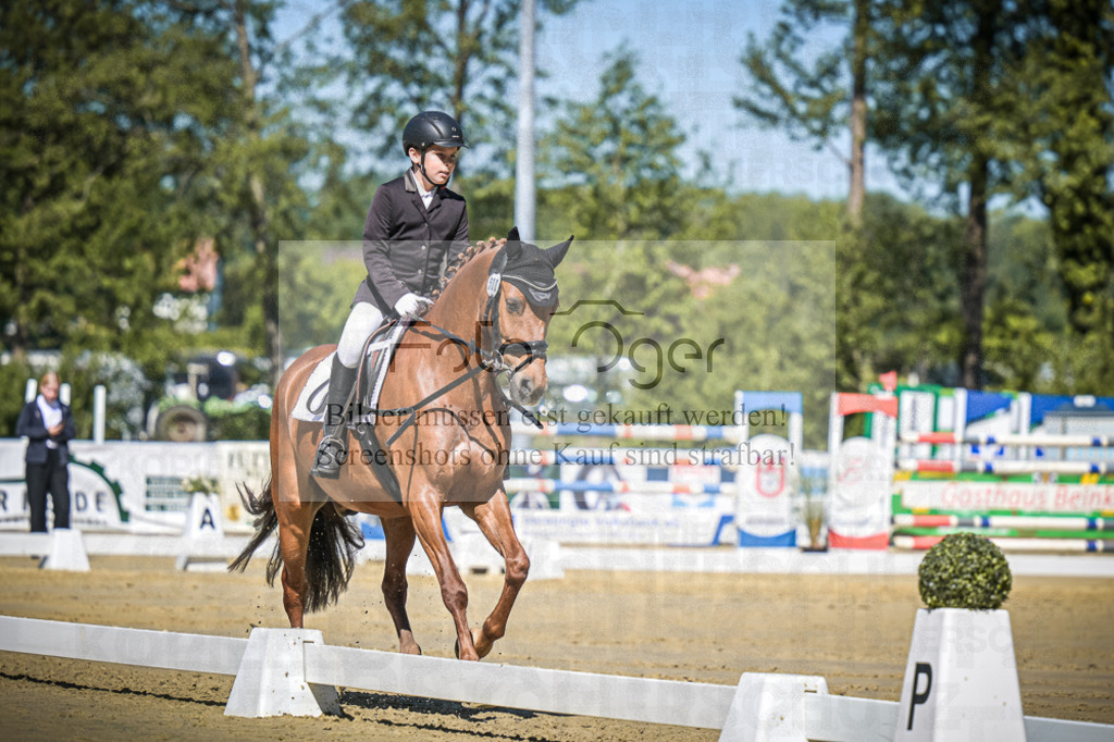 DOS_7870 | Entdecke hochwertige Reitturnierfotos von Foto Oger. Professionell, emotional und authentisch – jetzt Lieblingsmomente im Shop bestellen.Deutschlandweite Turnierfotografie. - Realisiert mit Pictrs.com