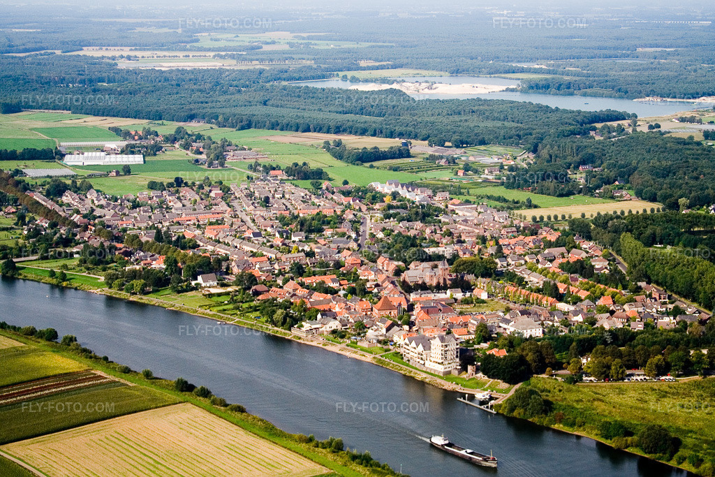 Aerial view: View of the town in Lottum in the state Limburg, Netherlands.Photo: IMG_12940.jpg taken on 08/31/2008 by Werner Riehm/FLY-FOTO.comResolution of the original: 3295 x 2197 px