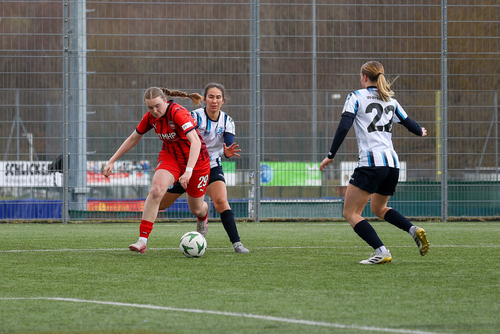 20260329-FCH-WaldebeneStuttgart_085 | 1.FC Heidenheim 1846 vs. FSV Waldebene Stuttgart, Fußball, Frauen, Oberliga, 2025/2026, 15. Spieltag, 29.03.2026 in Heidenheim, Kunstrasen b. Voith-Arena West(Foto: Michael Bulling) - Realisiert mit Pictrs.com