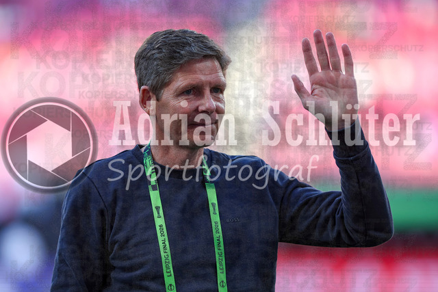 27.05.2026, EUR, Fussball, Herren, Conference League Finale, Saison 2025/2026, Crytsal Palace F.C. - Rayo Vallecano de Madrid | Oliver Glasner (Crystal Palace, Trainer) gestikuliert, Gestik und Mimik