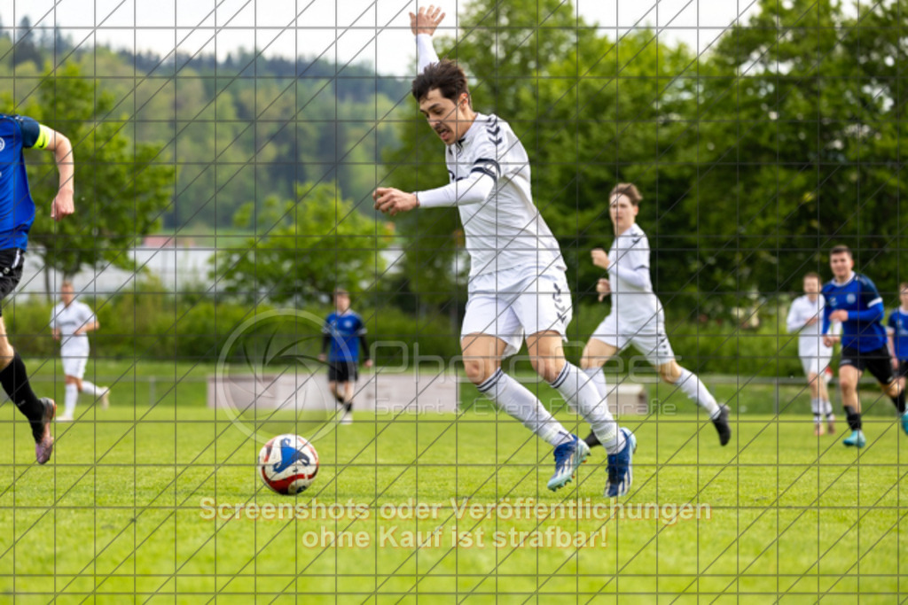 20250426_162738_0243 | #, SGM 1.FC Donzdorf/Reichenbach (weiß) vs. SGM FV 08 Unterkochen (blau), Fussball, A-Junioren Regionenstaffel Mitte 3 - WfV, Saison 2024/2025, Rasenplatz, Lautertal Stadion, Süßener Straße 16, 73072 Donzdorf, 26.04.2025 - 16:00 Uhr,Foto: PhotoPeet-Sportfotografie/Peter Harich