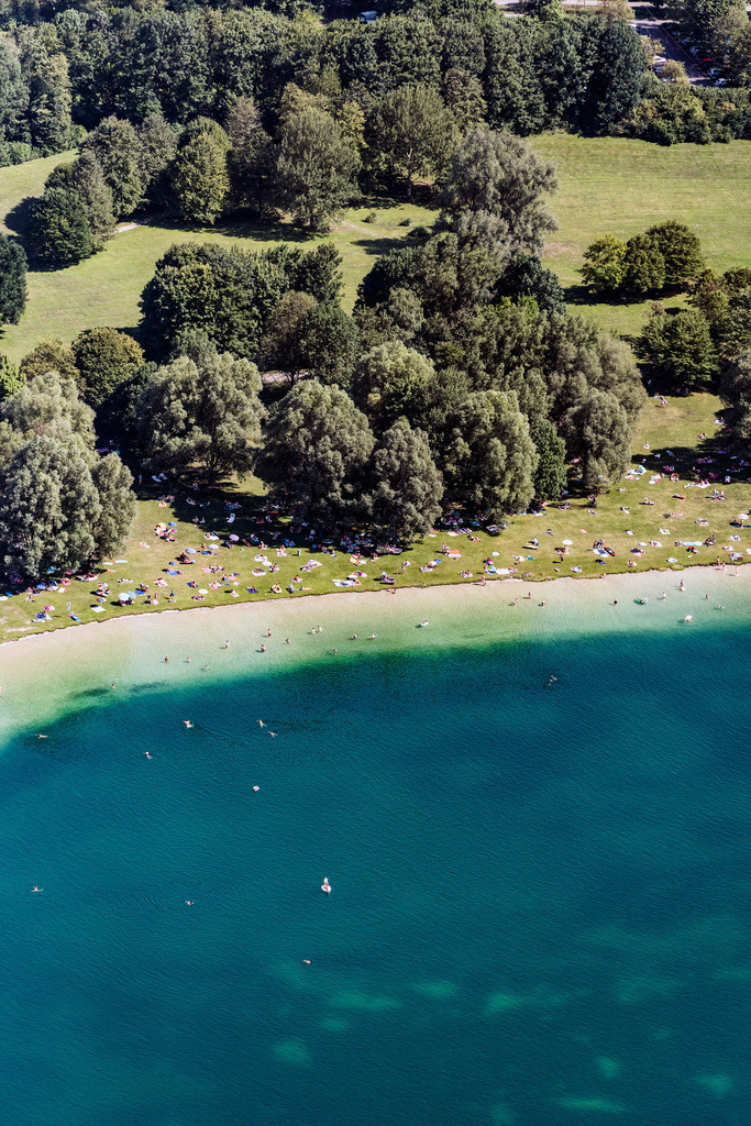 dr__0011507.jpg | UNTERFöHRING 01.08.2017 Uferbereiche am Seegebiet des Feringasse Erholungsgebiet in Unterföhring im Bundesland Bayern, Deutschland. // Riparian areas on the lake area of Feringasse Erholungsgebiet in Unterfoehring in the state Bavaria, Germany. Foto: Daniel Reiter