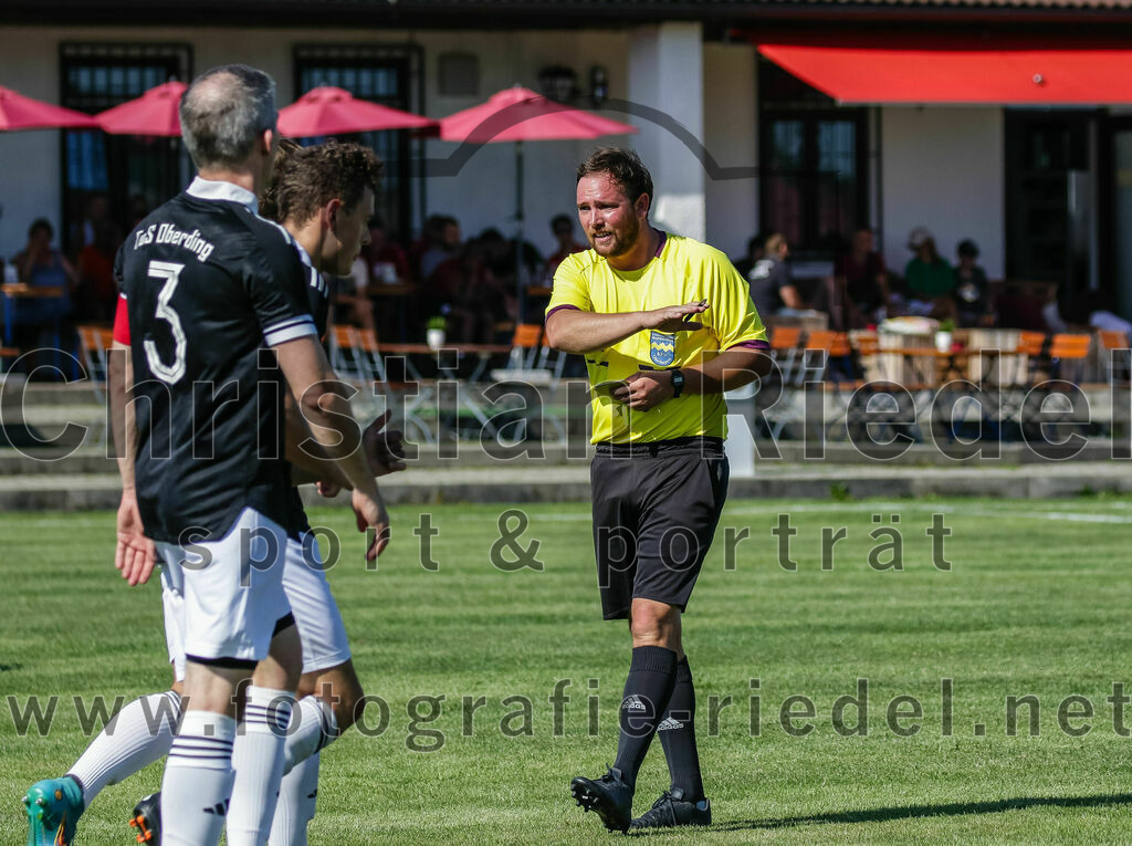 2023-08-20_032_TuS_Oberding_gegen_FC_Finsing_II | Oberding, Deutschland, 20.08.2023:
Fußball, Kreisklasse 2023 / 2024, 3. Spieltag, TuS Oberding gegen FC Finsing II, Endergebnis: 1:1

Schiedsrichter Harry Lechmann

Foto: Christian Riedel / fotografie-riedel.net