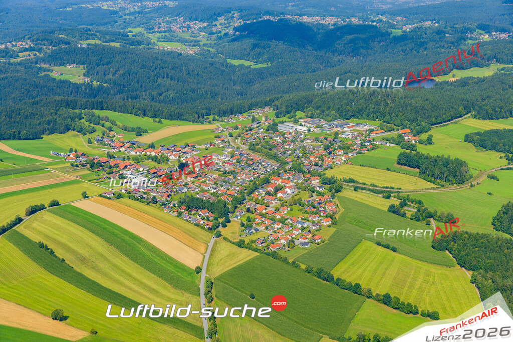 Luftaufnahme Großarmschlag Grafenau - Die Luftaufnahme wurde 2025 vom UL-Flugzeug heraus erstellt ( keine Drohne ) - Hochauflösende Luftaufnahme - für professionelle Ausdrucke geeignet. Die Geschenkidee !Mit Lizenz und Bildrechte bestellbar