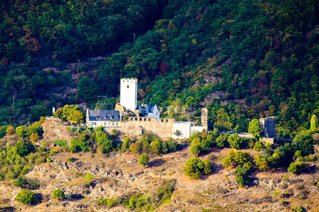 Burg Sterrenberg- | Die Burg Sterrenberg ist eine der feindlichen Brüder oberhalb von Kamp Bornhofen. - Realisiert mit Pictrs.com