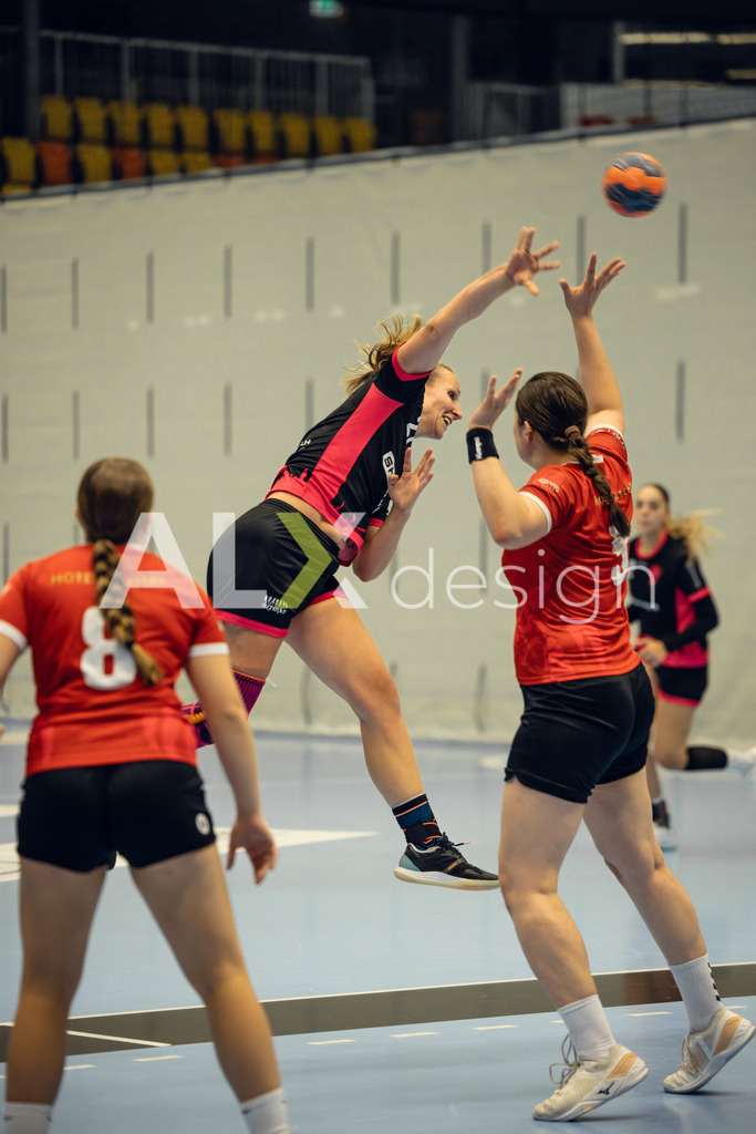 Handball I Frauen I Saison 2025-2026 I Frauen 2. Liga I 8. Spieltag I SG Schaffhausen - SG Red Dragons Uster I 23.11.2025 | Hochwertige Sportfotos kaufen & lizenzieren für Medien, Vereine, Agenturen & Sportler:innen. Entdecke professionelle Sportfotografie im Bildshop von Alexander Franzen. - Realisiert mit Pictrs.com