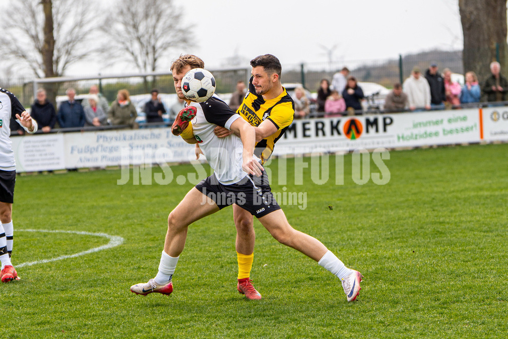 Fußball I Herren I Saison 2025-2026 I Kreisliga VEC I 22. Spieltag I SC SW Bakum - SV Falke Steinfeld I 23585 | jns.sportfotos - Realisiert mit Pictrs.com