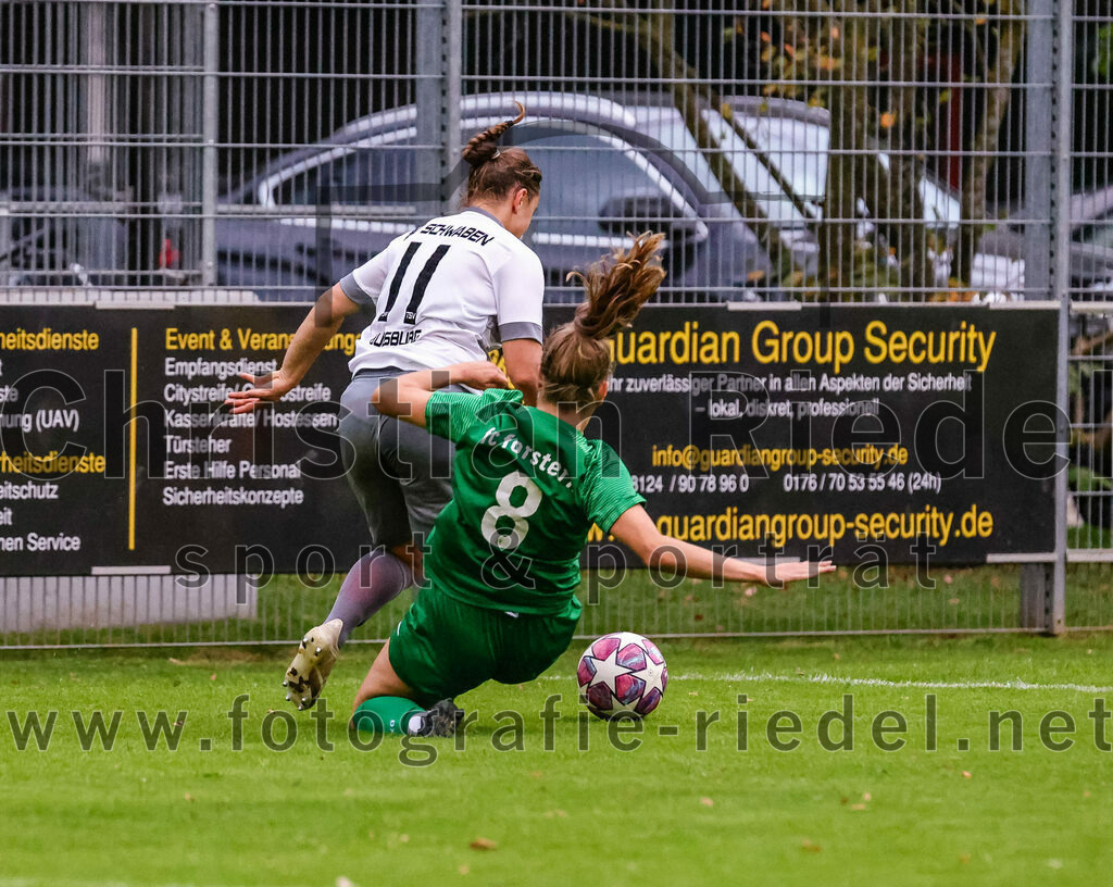 2023-10-07_084_FC_Forstern_gegen_TSV_Schwaben_Augsburg | Forstern, Deutschland, 07.10.2023:
Fußball, Frauen Bayernliga 2023 / 2024, 6. Spieltag, FC Forstern gegen TSV Schwaben Augsburg, Endergebnis: 1:6

Alea Röger (TSV Schwaben Augsburg, #11), Jacqueline Wilhelm (FC Forstern, #8)

Foto: Christian Riedel / fotografie-riedel.net