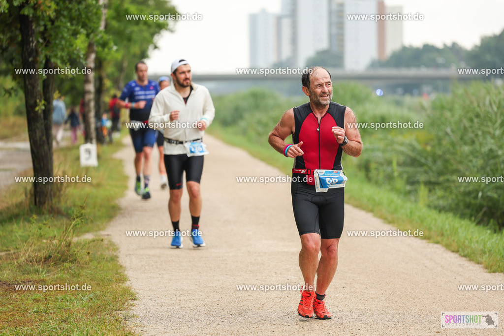 LUR_1965 | 34. M-net Erlanger Triathlon 2025 #erlangertriathlon  #mnettriathlon2025 #mnettriathlon #team #olympischedistanz #mitteldistanz #triathlon #maindonaukanal  #erlangertriathlon2025 #yourpictrs #tv1848 #tv1848erlangen  #triathlonbayern #sportinerlangen #demsportverbunden #sportshot_your_pictrs Copyright: www.sportshot.de