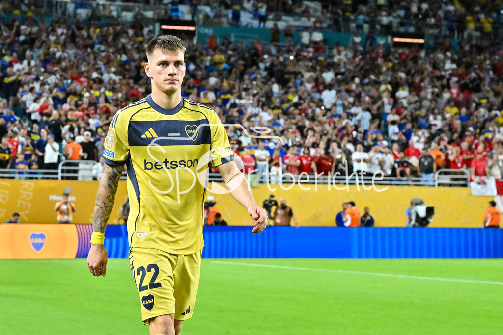 FC Bayern München - Boca Juniors | Im Bild Kevin ZENON (Boca Juniors 22) /  Einzelfoto / Freisteller / FIFA Club World Cup: FC Bayern Muenchen - Boca Juniors, Hard Rock Stadium am 20.06.2025 / NOT FOR SALE IN USA