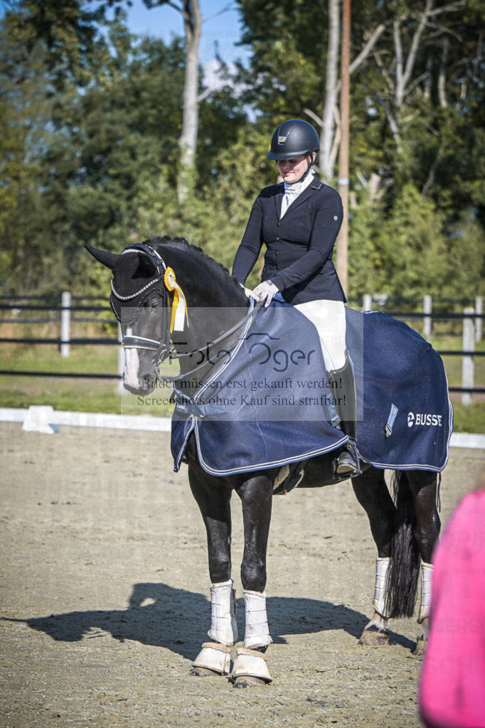 DOS_0014 | Entdecke hochwertige Reitturnierfotos von Foto Oger. Professionell, emotional und authentisch – jetzt Lieblingsmomente im Shop bestellen.Deutschlandweite Turnierfotografie. - Realisiert mit Pictrs.com
