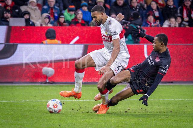 German Bundesliga, Bayer 04 Leverkusen vs. VfB Stuttgart, 10.01.2026 | LEVERKUSEN, GERMANY - JANUARY 10:  Jeanuel Belocian (Bayer 04 Leverkusen, 44) fouls Josha Vagnoman (VfB Stuttgart,4), a penalty was the result during the German Bundesliga match on gameday 16 between Bayer 04 Leverkusen vs. VfB Stuttgart at BayArena on January 10, 2026 in Leverkusen, Germany. DFL REGULATIONS PROHIBIT ANY USE OF PHOTOGRAPHS AS IMAGE SEQUENCES AND/OR QUASI-VIDEO.