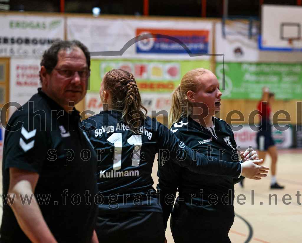 2022-11-19_089_SpVgg_Altenerding_gegen_HC_Donau-Paar | Erding, Deutschland, 19.11.2022:
Handball, Bezirksoberliga Frauen Altbayern 2022 / 2023, 5. Spieltag, SpVgg Altenerding gegen HC Donau/Paar, Endergebnis: 22:33

+a11+, Torfrau Lara Kullmann (SpVgg Altenerding, #11)

Foto: Christian Riedel / fotografie-riedel.net