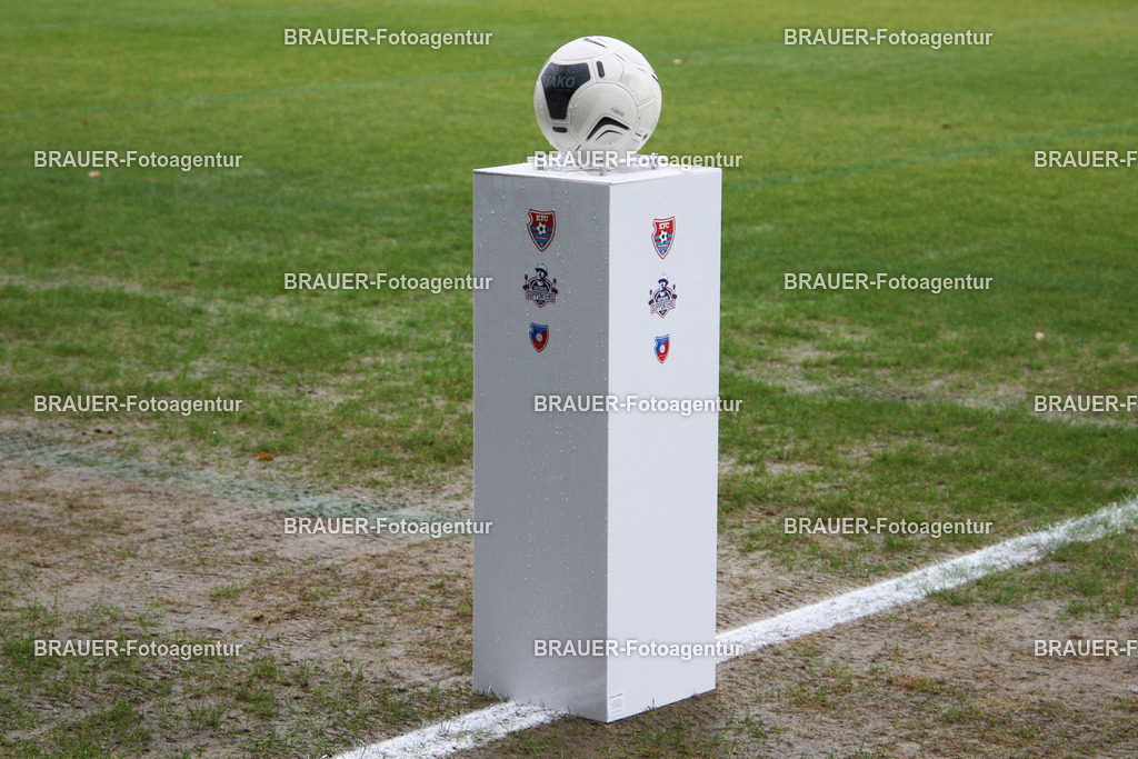 15.11.2025 KFC Uerdingen - SPVG Schonnebeck | Krefeld, Deutschland, 15.11.2025: Der Spielball in der Krefelder Grotenburg           (KFC Uerdingen) vor dem Oberliga Niederrhein Spiel zwischen KFC Uerdingen  - Spvg Essen Schonnebeck am 15.11. 2025 im Krefelder Grotenburg - Stadion in Krefeld, Deutschland. (Foto Ralph Görtz / Brauer-Fotoagentur)