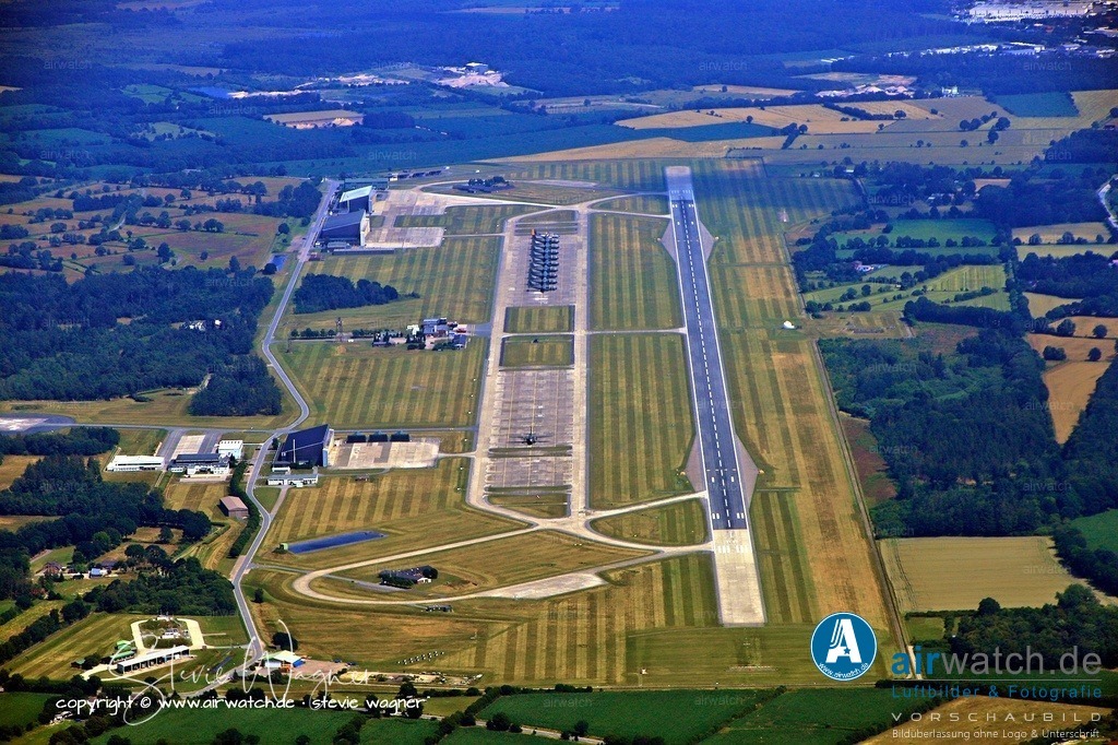 fliegerhorst-hohn-airwatch-wagner_MG_0848 | Entdecken Sie atemberaubende Luftbilder und Fotografien auf airwatch.de - Tauchen Sie ein in eine Welt voller faszinierender Aufnahmen aus der Vogelperspektive.