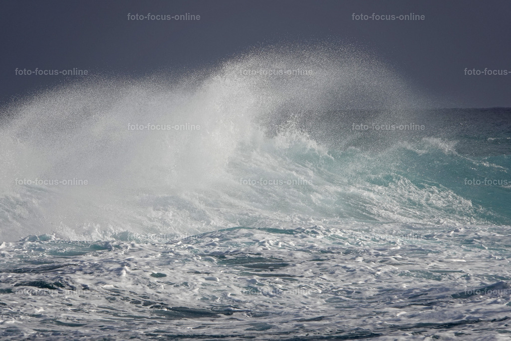 Wild waves | Atlantic breakwater