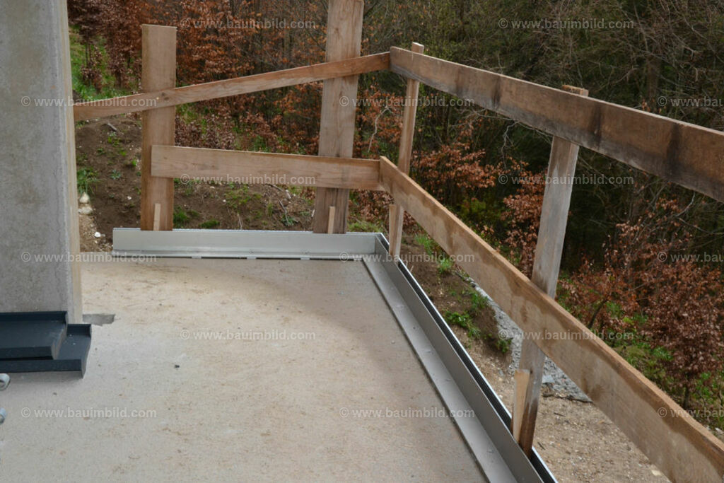 bib-lg24-metallbau-0021 | Nach LV-Leistungsgruppen sortierte Detailfotos über den Bau eines Hauses. Alle Hausbau-Bilder direkt vom Urheber und Autor der Website Haus-Selber-Bauen.com