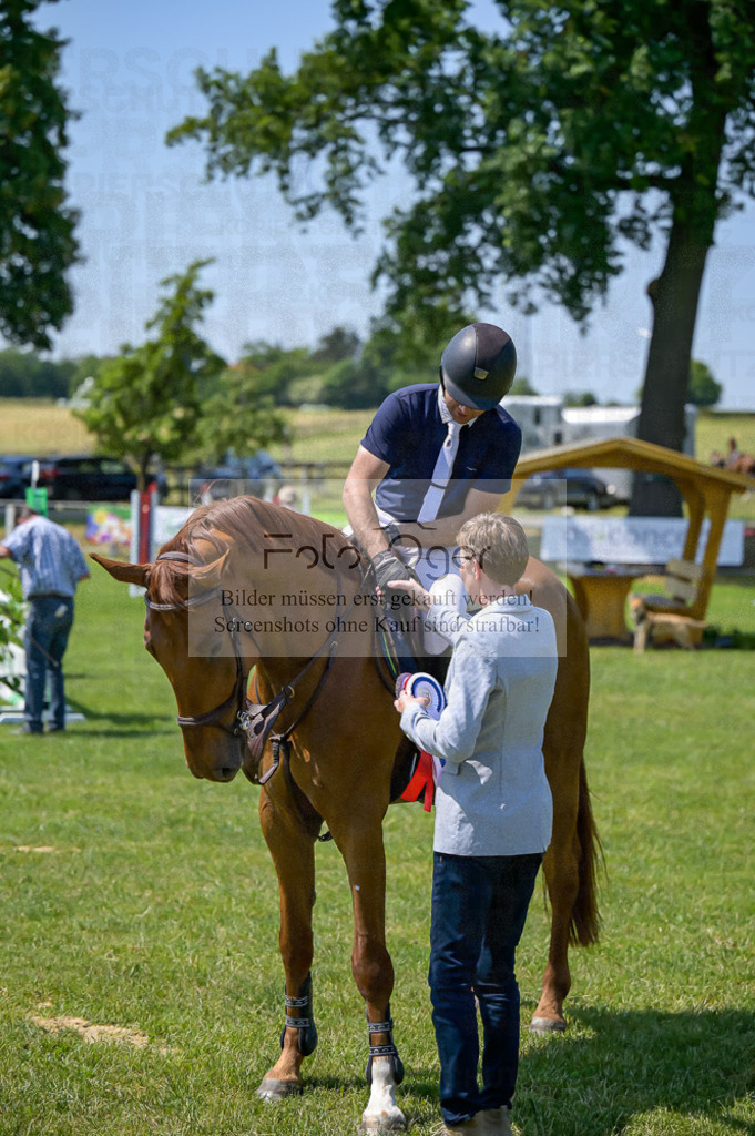 Reitturnier Voxtrup | Entdecke hochwertige Reitturnierfotos von Foto Oger. Professionell, emotional und authentisch – jetzt Lieblingsmomente im Shop bestellen.Deutschlandweite Turnierfotografie. - Realized with Pictrs.com