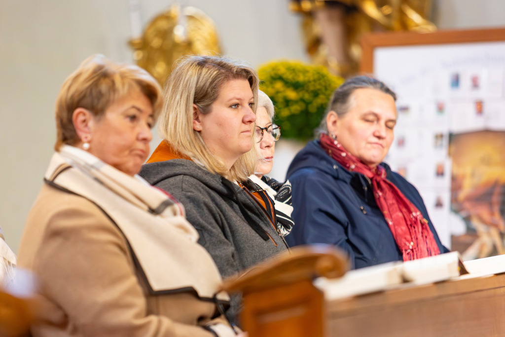 Festmesse-027 | Fotodoku der Festmesse anläßlich der Seligsprechung von Maria Theresia LEDOCHOWSKA 1975, zelebriert von Altbischof DDr. Klaus Küng und Pfarrer Mag. Zenon PAJAK in der Pfarrkirche Loosdorf. 