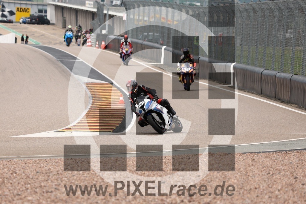 0101-20240527_01677 | Schöne Erinnerungen an spannende Momente - das festzuhalten ist unser Job. PIXELrace.de ist seit 2003 auf den Rennstrecken Europas unterwegs um die Action draußen beim Fahren und die wunderbare Stimmung imm Fahrerlager für euch einzufangen.