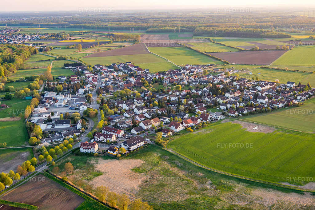 Luftbild: Ortsansicht von Nordosten im Ortsteil Rodau in Zwingenberg im Bundesland Hessen in Deutschland. Foto: IMG_077845.jpg vom 23.04.2015 durch Werner Riehm/FLY-FOTO.de