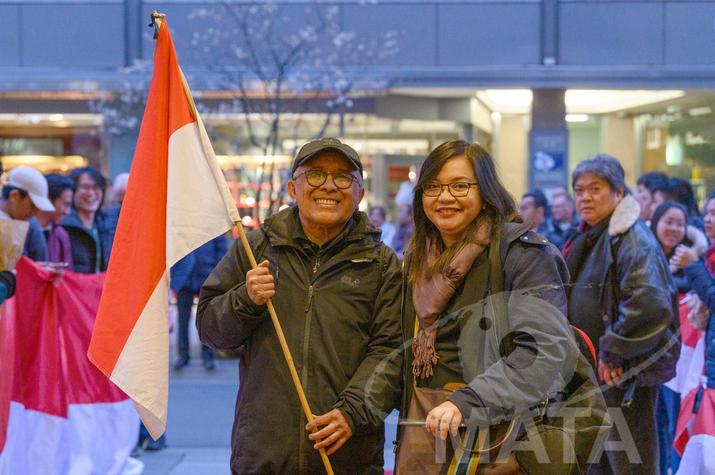 _DWA5373 | Welcoming Jokowi Widodo's arrival by the Indonesian people at Kastens Luisenhof Hotel in the context of the opening of Hannover Messe with Indonesia as Country Partner. Hannover, 15.04.2023 - Realisiert mit Pictrs.com