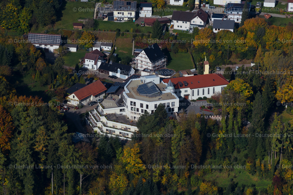 3703650 | DIETENHEIM 13.10.2017 Gebäudekomplex des Klosters " Kloster Brandenburg / Iller e.V. " an der Straße Am Schloßberg in Dietenheim im Bundesland Baden-Württemberg, Deutschland. Weiterführende Informationen bei: Kloster Brandenburg/Iller e.V.. // Complex of buildings of the monastery " Kloster Brandenburg / Iller e.V. " on street Am Schlossberg in Dietenheim in the state Baden-Wuerttemberg, Germany. Further information at: Kloster Brandenburg/Iller e.V.. Foto: Gerhard Launer