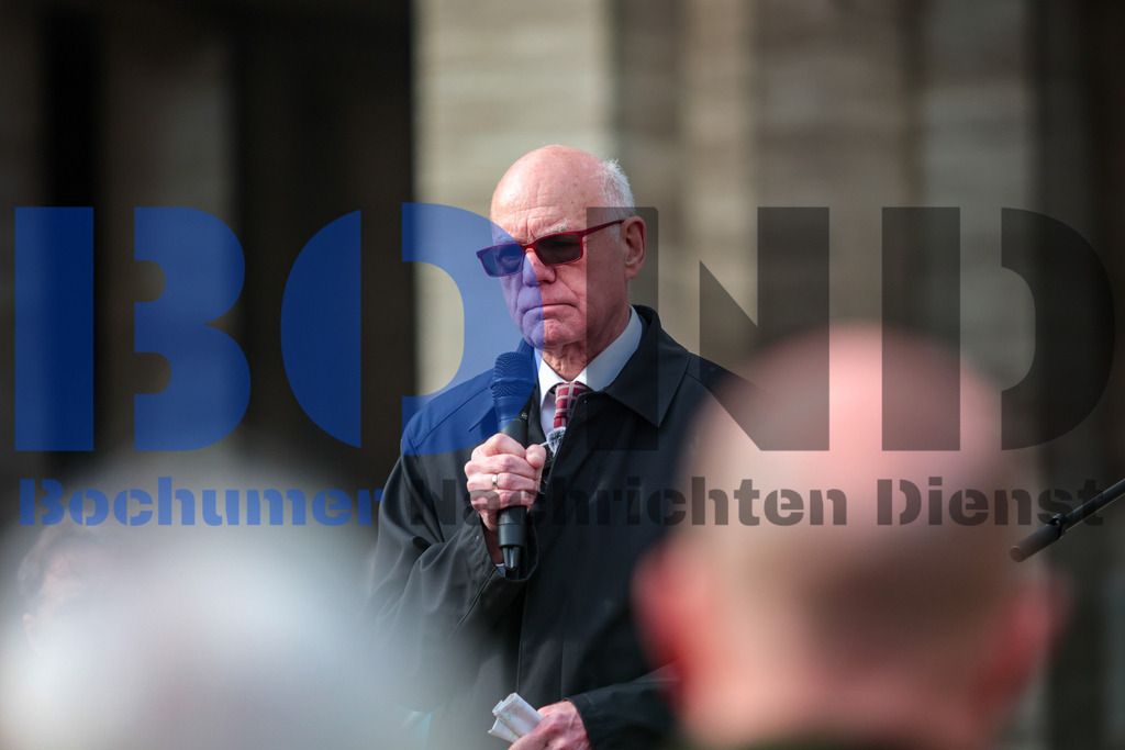 Brandmauer 2024 vor dem Rathaus der Stadt Bochum {date} -  | {headline}



(Foto: Sebastian Sendlak / BOND)

 - Realisiert mit Pictrs.com