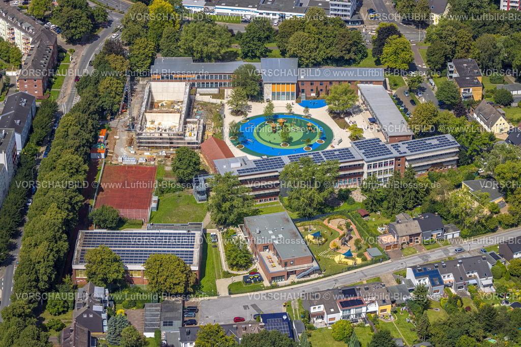 Herne230802555 | Luftbild, HölkesKampus, Stadtteilzentrum H2Ö Hölkeskampring mit Baustelle und Neubau, Kolibri-Schule und bunter kreisrunder Spielplatz, Herne-Süd, Herne, Ruhrgebiet, Nordrhein-Westfalen, Deutschland