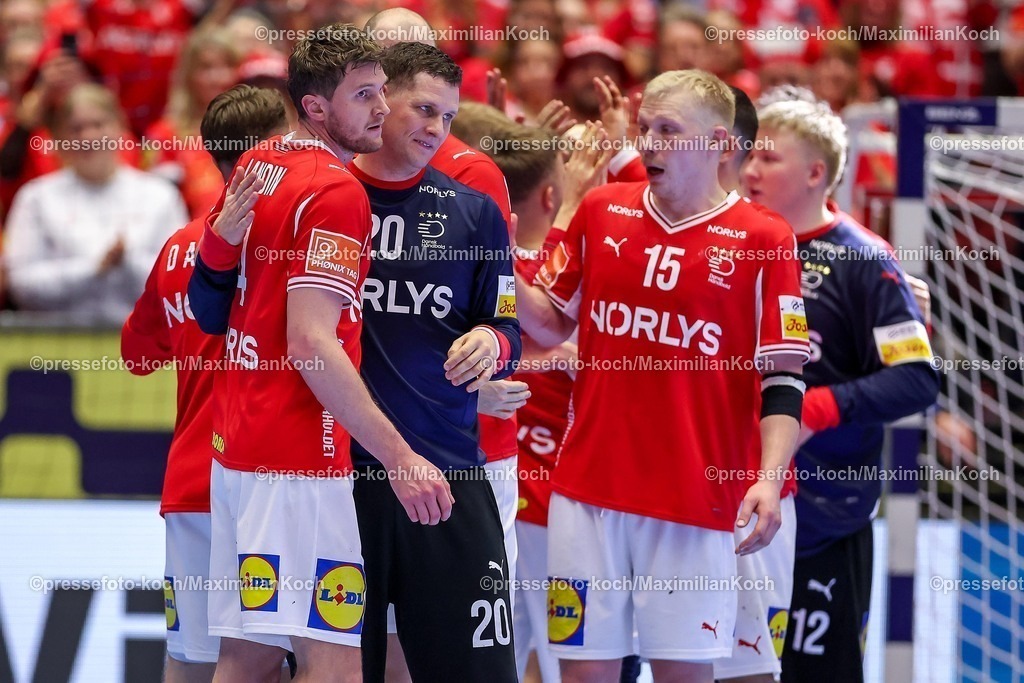 EHF16012602199 | 16.01.2026, Handball, Men's EHF EURO 2026, Dänemark - Nordmazedonien, Jyske Bank Boxen in Herning, Dänemark, Preliminary Round: Gute Laune beim Dänischen Team nach dem Sieg gegen Nordmazedonien.  Magnus Landin Jacobsen (Denmark #04)  Kevin Moller (Denmark #20)  Magnus Saugstrup Jensen (Denmark #15) 