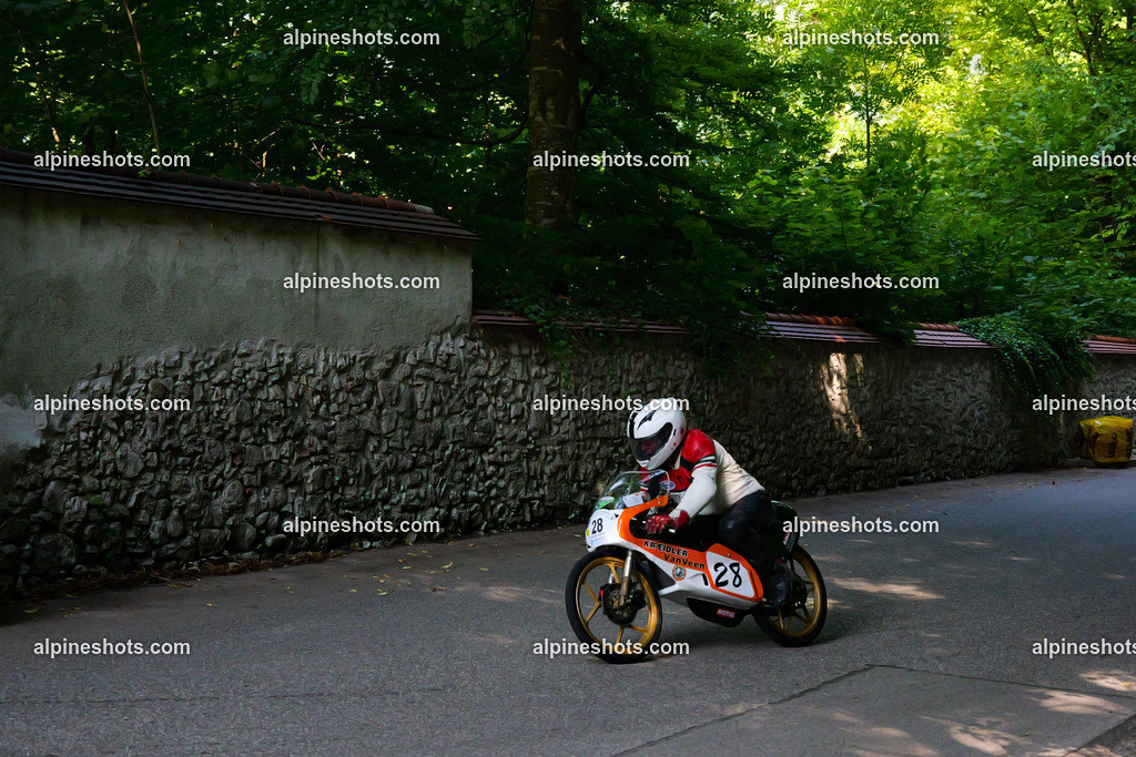 P1015303 | Erleben Sie atemberaubende, hochqualitative Fotos Ihrer Fahrt entlang der malerischen Alpenstraßen. Besuchen Sie alpineshots.com, um professionelle Aufnahmen Ihrer unvergesslichen Reise zu finden und zu kaufen - Realisiert mit Pictrs.com