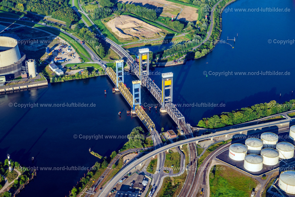 Hamburg_Kattwybrücke_ELS_9353070923 | HAMBURG 07.09.2023 Fluß - Brückenbauwerk zur Überquerung Kattwykbrücke über die Süderelbe an der Straße Kattwykdamm im Ortsteil Wilhelmsburg in Hamburg, Deutschland. Weiterführende Informationen bei: HC Hagemann GmbH & Co. KG,  HPA Hamburg Port Authority,  ICG Ingenieure GmbH,  LAP Leonhardt, Andrä und Partner Beratende Ingenieure VBI AG,  MAURER SE,  Max Bögl Bauservice GmbH & Co. KG,  PPL Architektur und Stadtplanung - Gesellschaft für Hochbau, Städtebau und Forschung mbH,  Vössing Ingenieurgesellschaft mbH,  heijmans. // River - bridge construction Kattwykbruecke about the Suederelbe on street Kattwykdamm in the district Wilhelmsburg in Hamburg, Germany. Further information at: HC Hagemann GmbH & Co. KG,  HPA Hamburg Port Authority,  ICG Ingenieure GmbH,  LAP Leonhardt, Andrae und Partner Beratende Ingenieure VBI AG,  MAURER SE,  Max Boegl Bauservice GmbH & Co. KG,  PPL Architektur und Stadtplanung - Gesellschaft fuer Hochbau, Staedtebau und Forschung mbH,  Voessing Ingenieurgesellschaft mbH,  heijmans. Foto: Martin Elsen